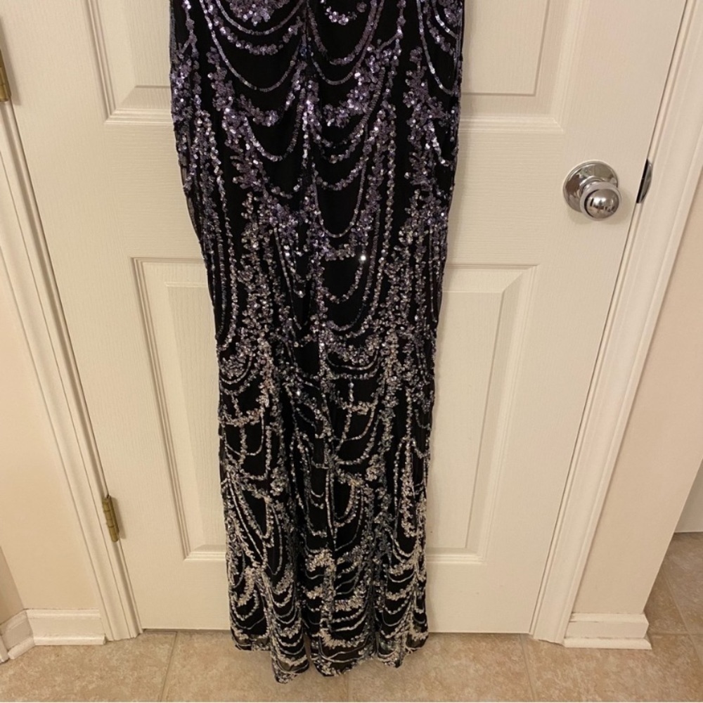 Betsy & Adam Sequined Square Neck Sleeveless Split Hem Gown in Navy/Silver - Picture 7 of 7
